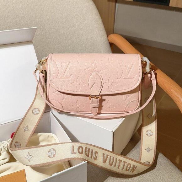 Louis Vuitton Handbags - Picture 1 of 9